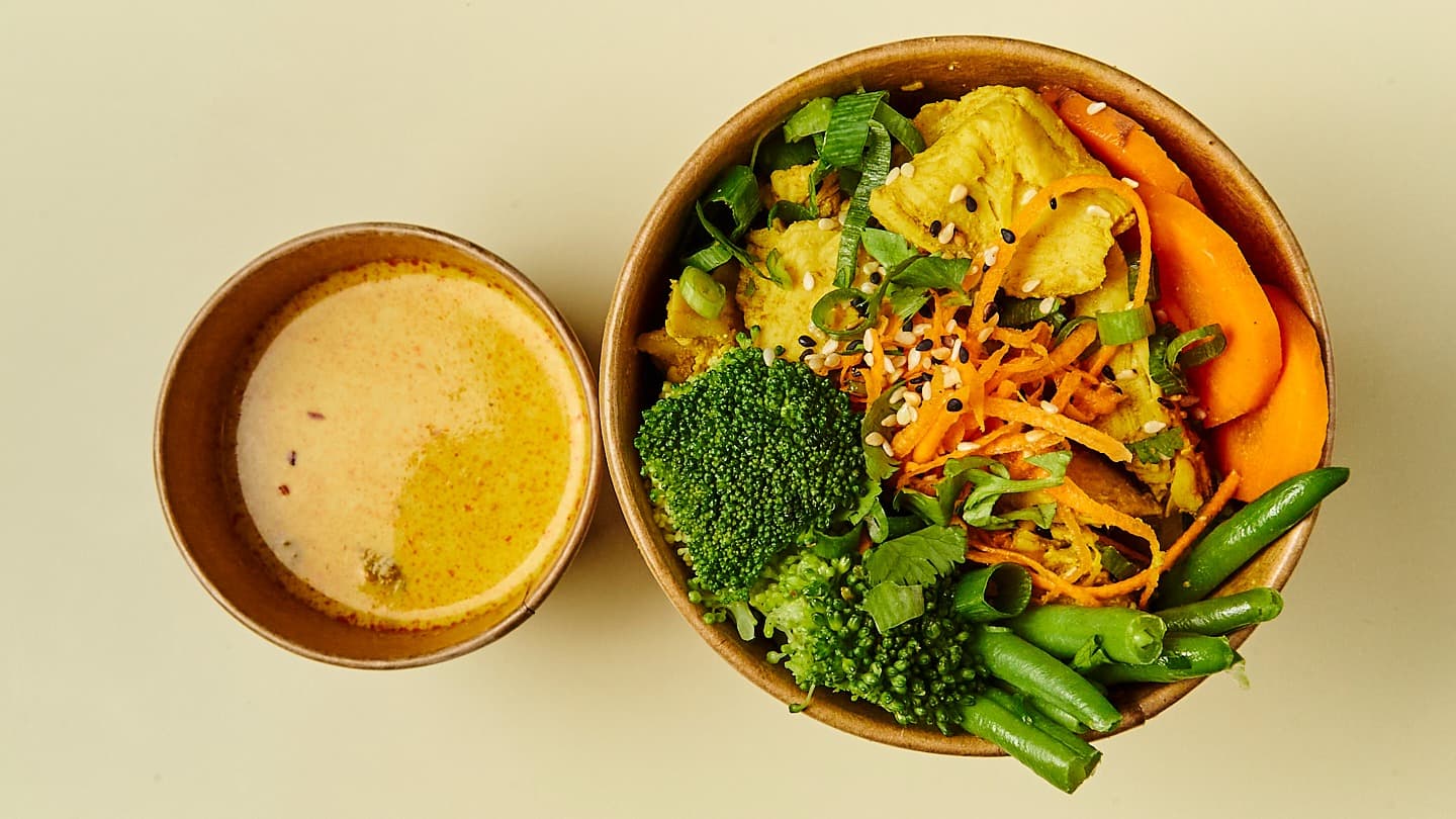 Rotes Curry mit Hähnchenbrustfilet, Brokkoli und Jasminreis